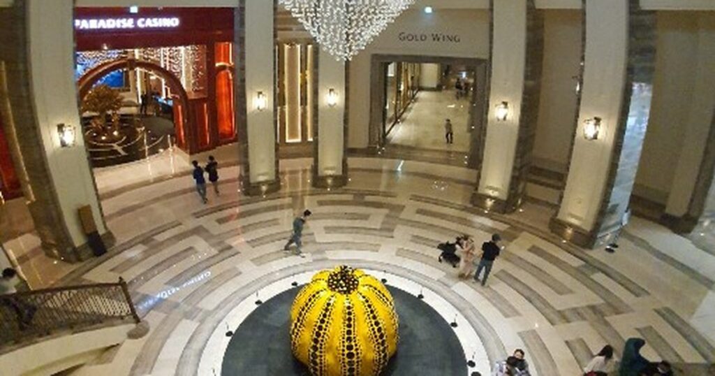 Paradise City Incheon lobby seen from above, with Yayoi Kusama yellow pumpkin