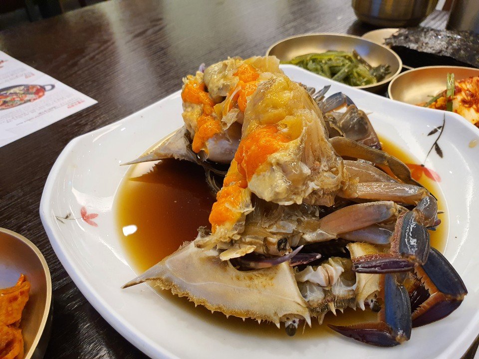 Ganjang gejang (간장게장), soy-marinated crab, at Pro Ganjang Gejang, Paradise City